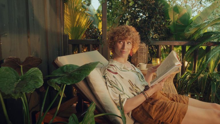 Booking - Travel - Commercial Campaign Still 8